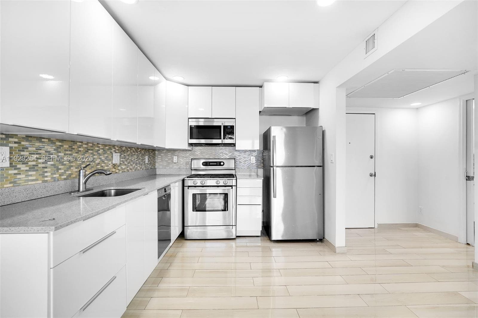 PARKER PLAZA CONDO ESTATE · #1817 in Hallandale Beach - Photo 21