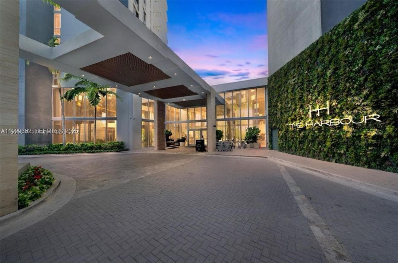 THE HARBOUR · #301 in North Miami Beach - Photo 2