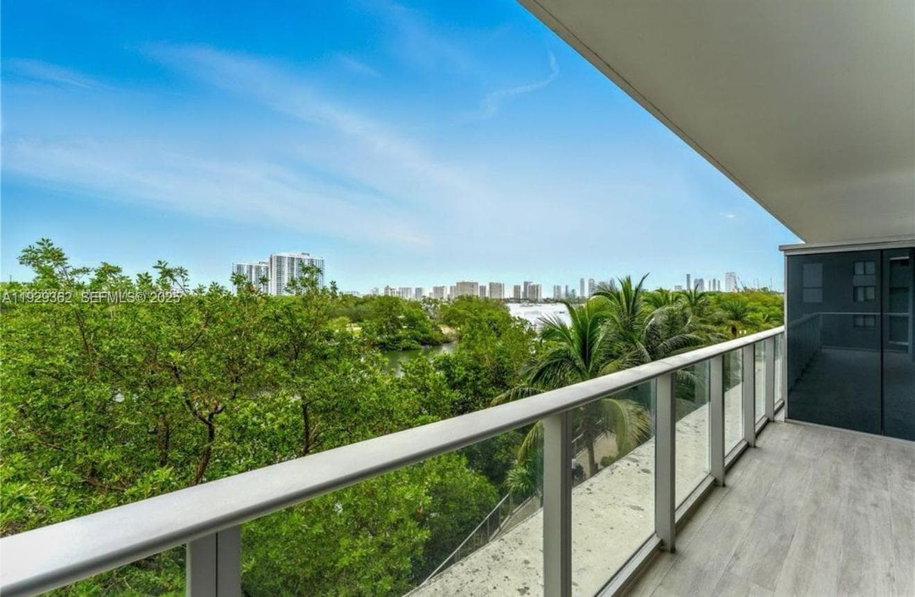 THE HARBOUR · #301 in North Miami Beach - Photo 17