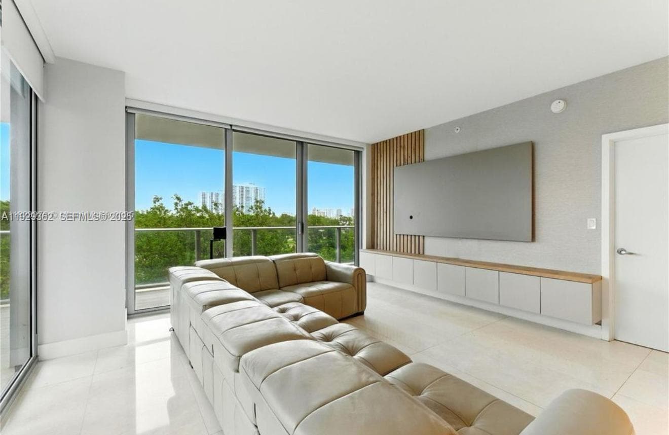 THE HARBOUR · #301 in North Miami Beach - Photo 14