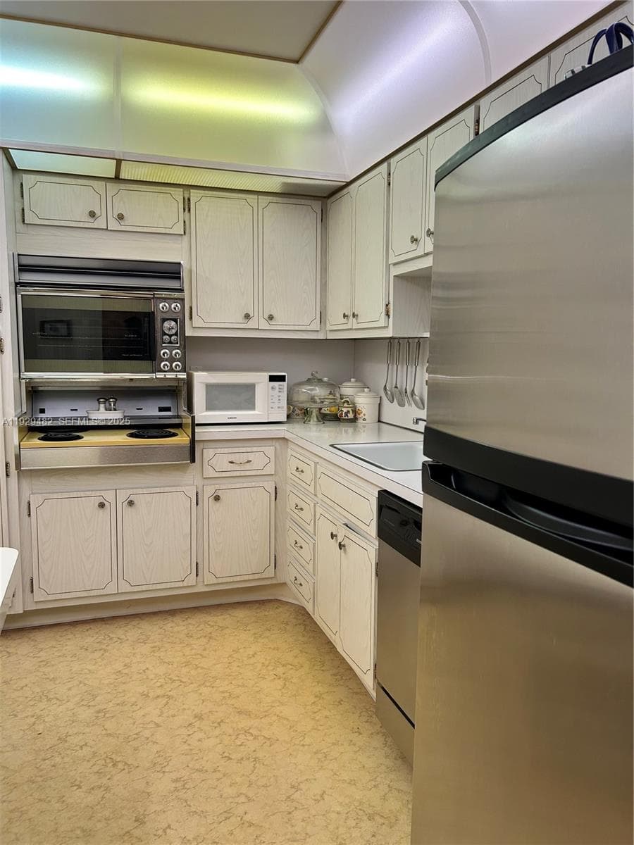 HEMISPHERES CONDO · #9L in Hallandale Beach - Photo 15