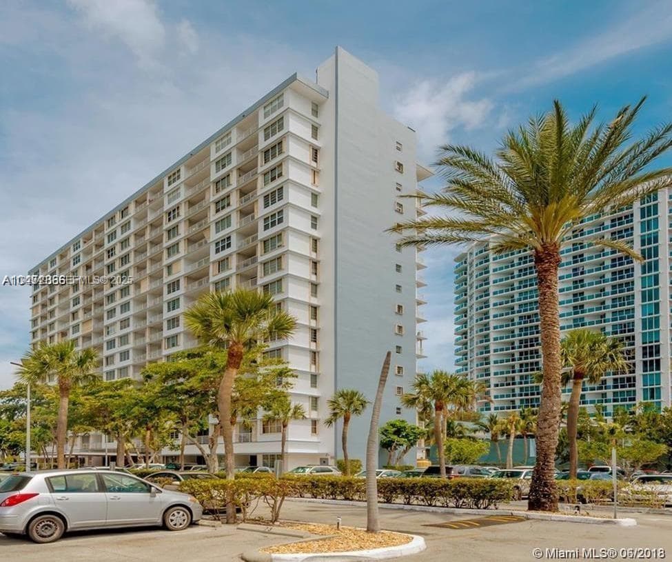 KENNEDY HOUSE CONDO · #8K in North Bay Village - Photo 13
