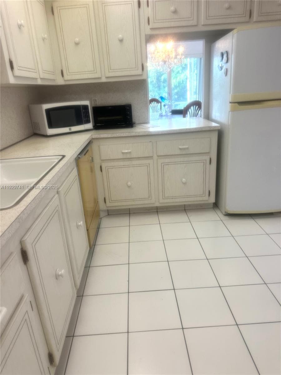 FAIRWAYS RIVIERA · #403 in Hallandale Beach - Photo 7