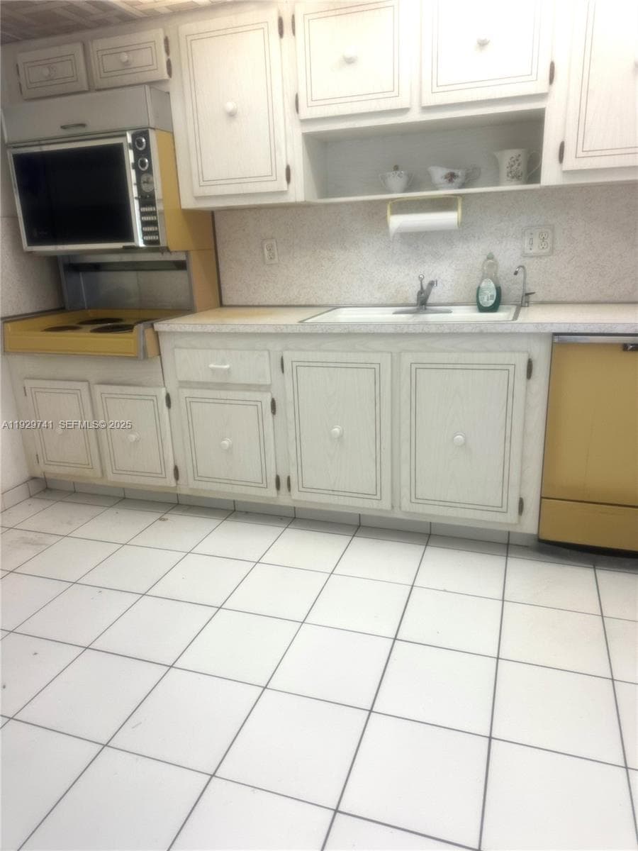 FAIRWAYS RIVIERA · #403 in Hallandale Beach - Photo 8