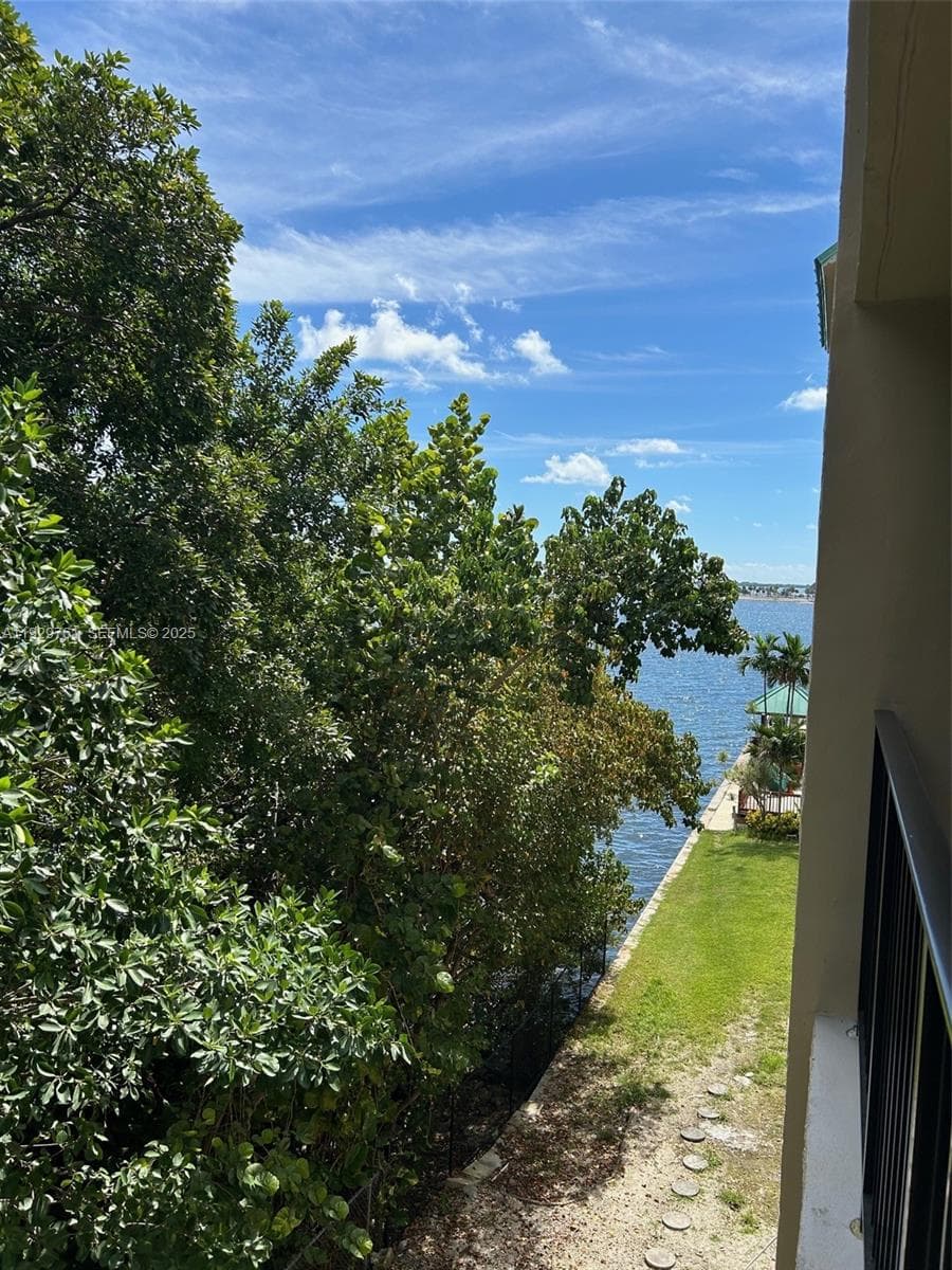 BRICKELL MAR CONDO · #29 in Miami - Photo 1