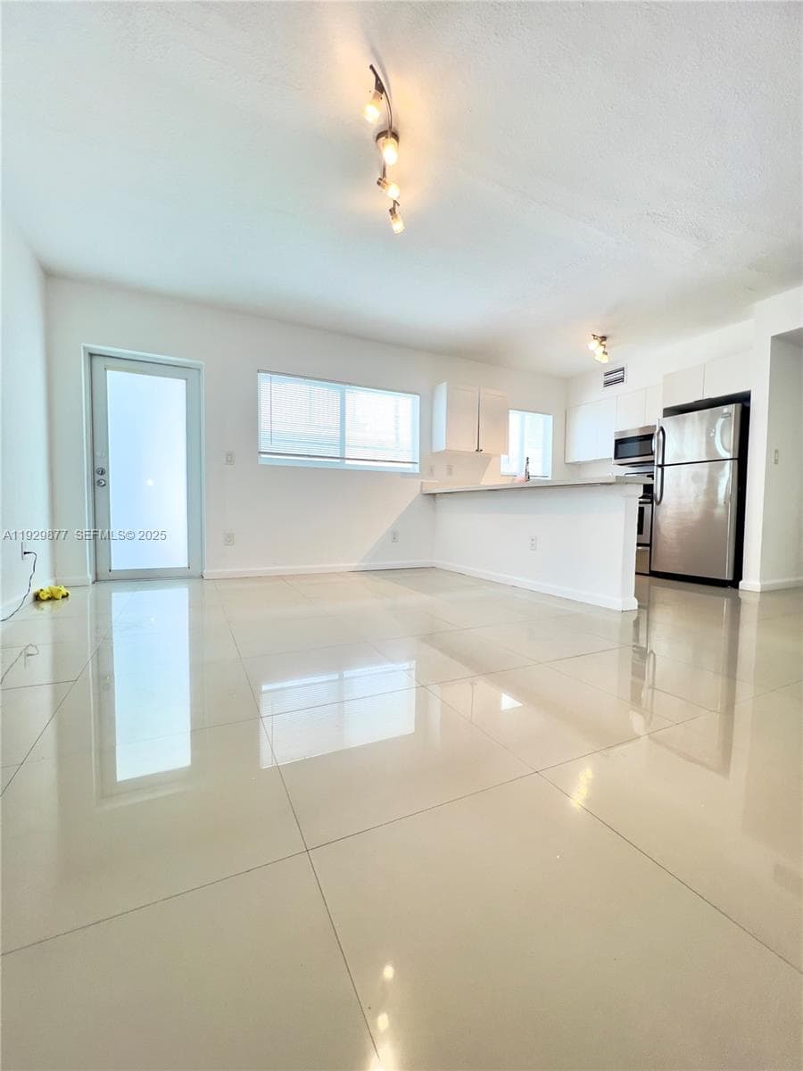 BISCAYNE BCH SUB · #13 in Miami Beach - Photo 2