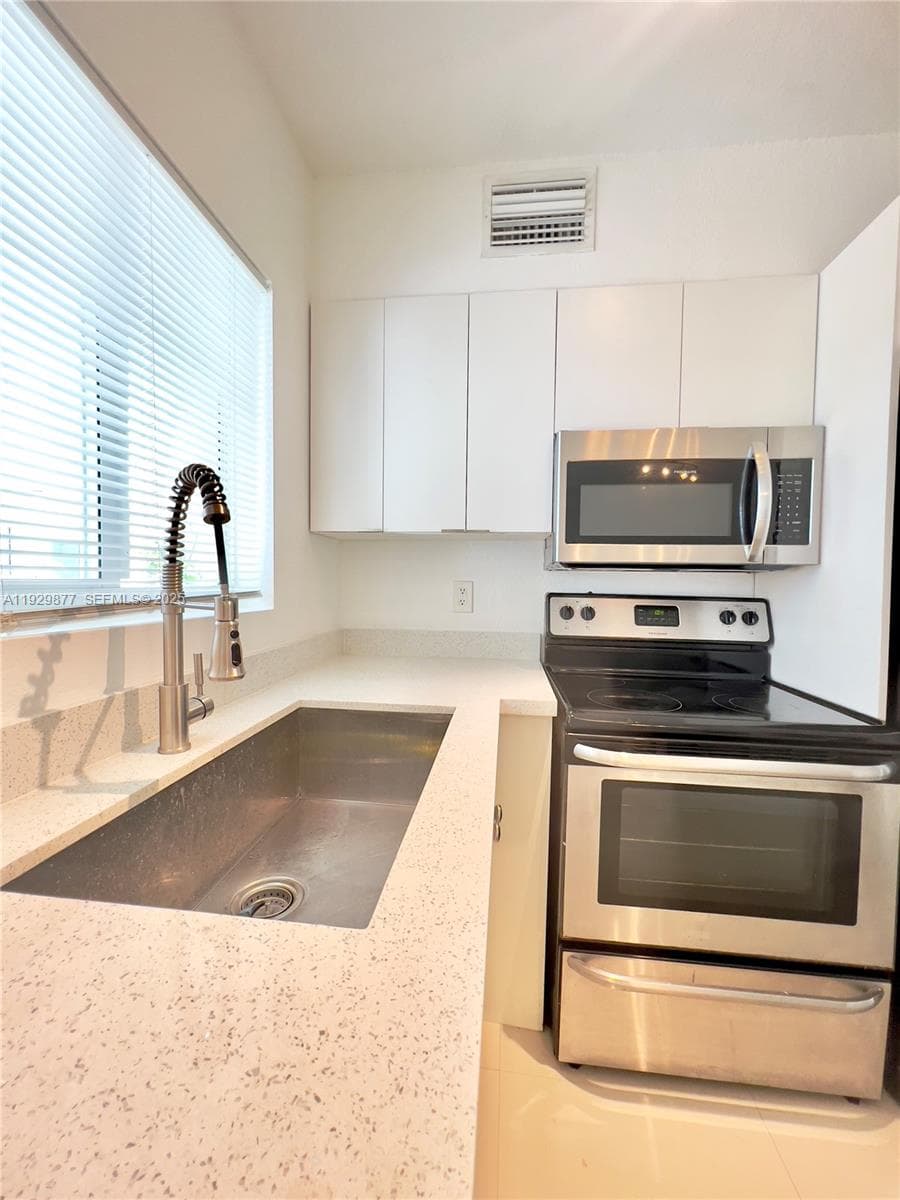 BISCAYNE BCH SUB · #13 in Miami Beach - Photo 4