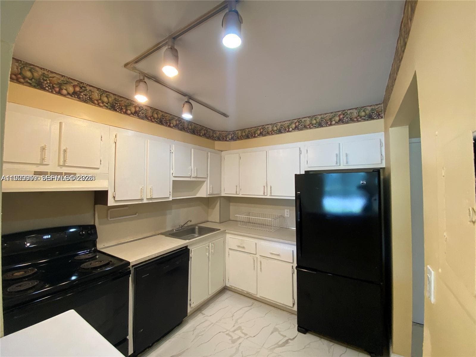 WOODSIDE APTS CONDO · #A108 in North Miami Beach - Photo 8