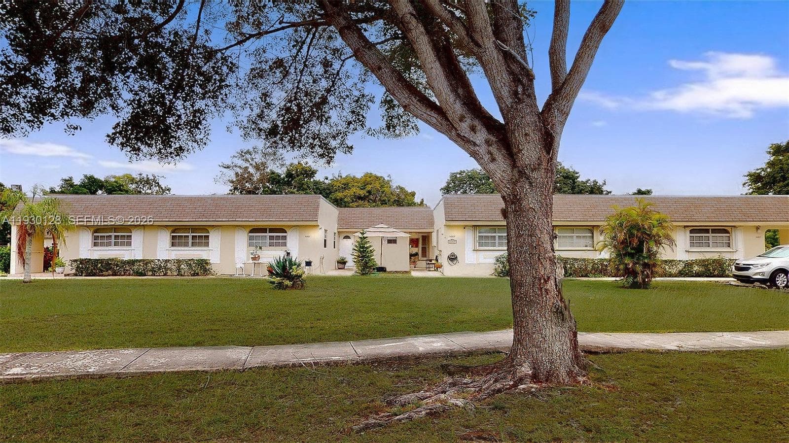 Green Hills Park West · #V41342 in Miami - Photo 1