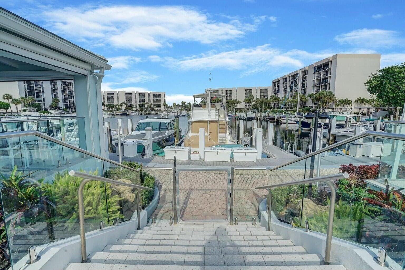 Chickee Bar Entrance-Marina Side