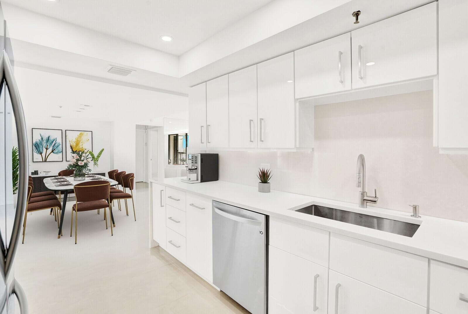 Kitchen (virtually staged)