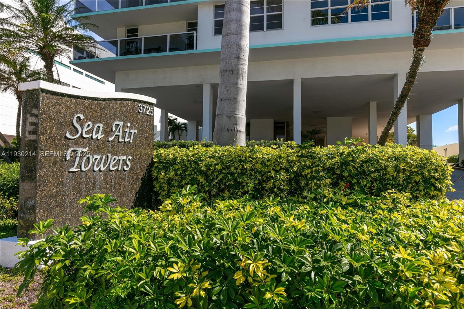 SEA AIR TOWERS CONDO · #1421 in Hollywood - Photo 40