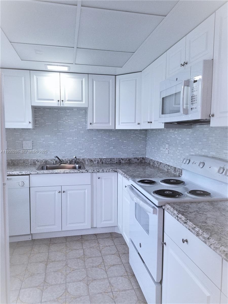 CRYSTAL COVE CONDO · #3C in Hallandale Beach - Photo 9