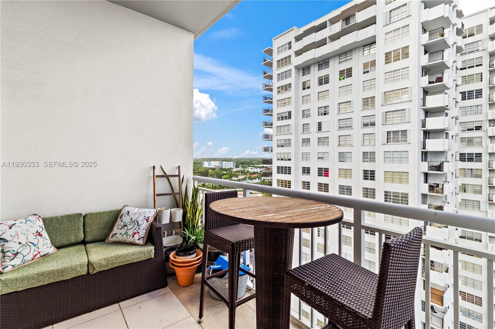 Del Prado · #PH01 in Aventura - Photo 24