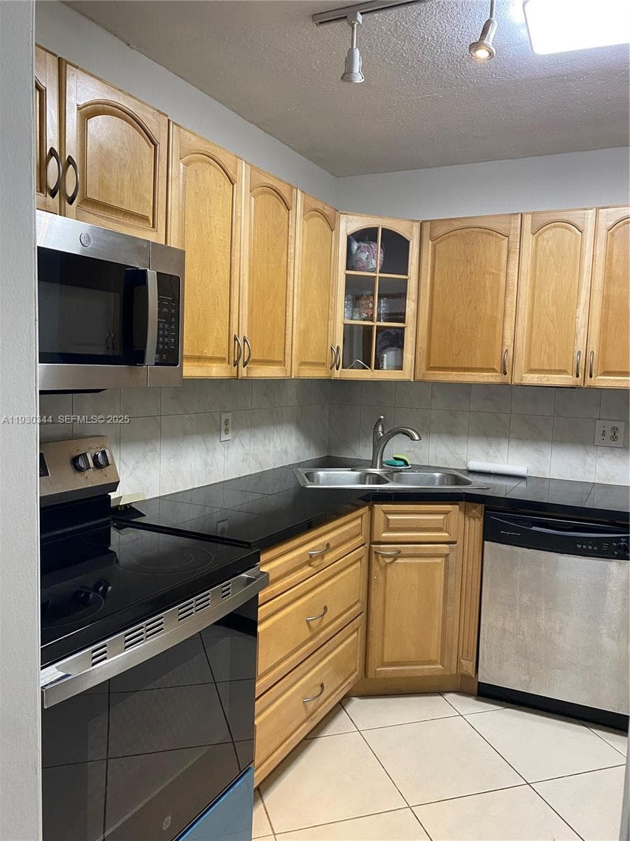 IMPERIAL TOWERS NORTH CON · #741 in Hallandale Beach - Photo 12