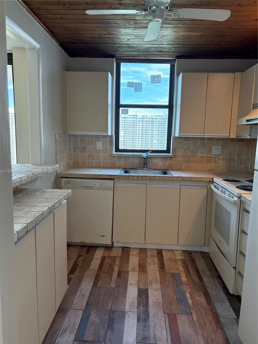 TOWER AT BISCAYNE COVE CO · #2604 in Aventura - Photo 13