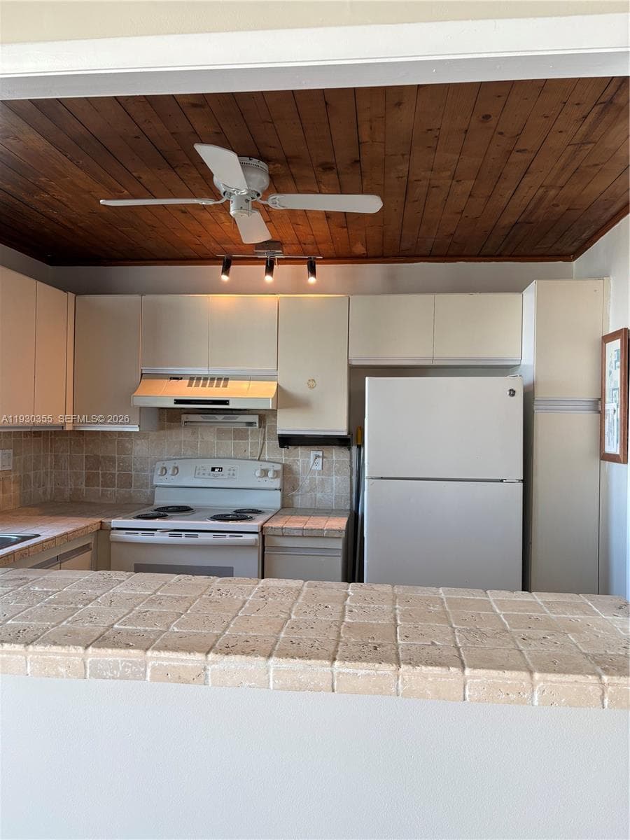 TOWER AT BISCAYNE COVE CO · #2604 in Aventura - Photo 14