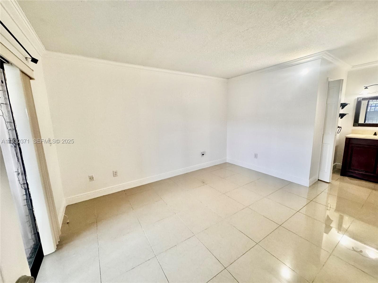 LAGO GRANDE · #44-13 in Hialeah - Photo 18
