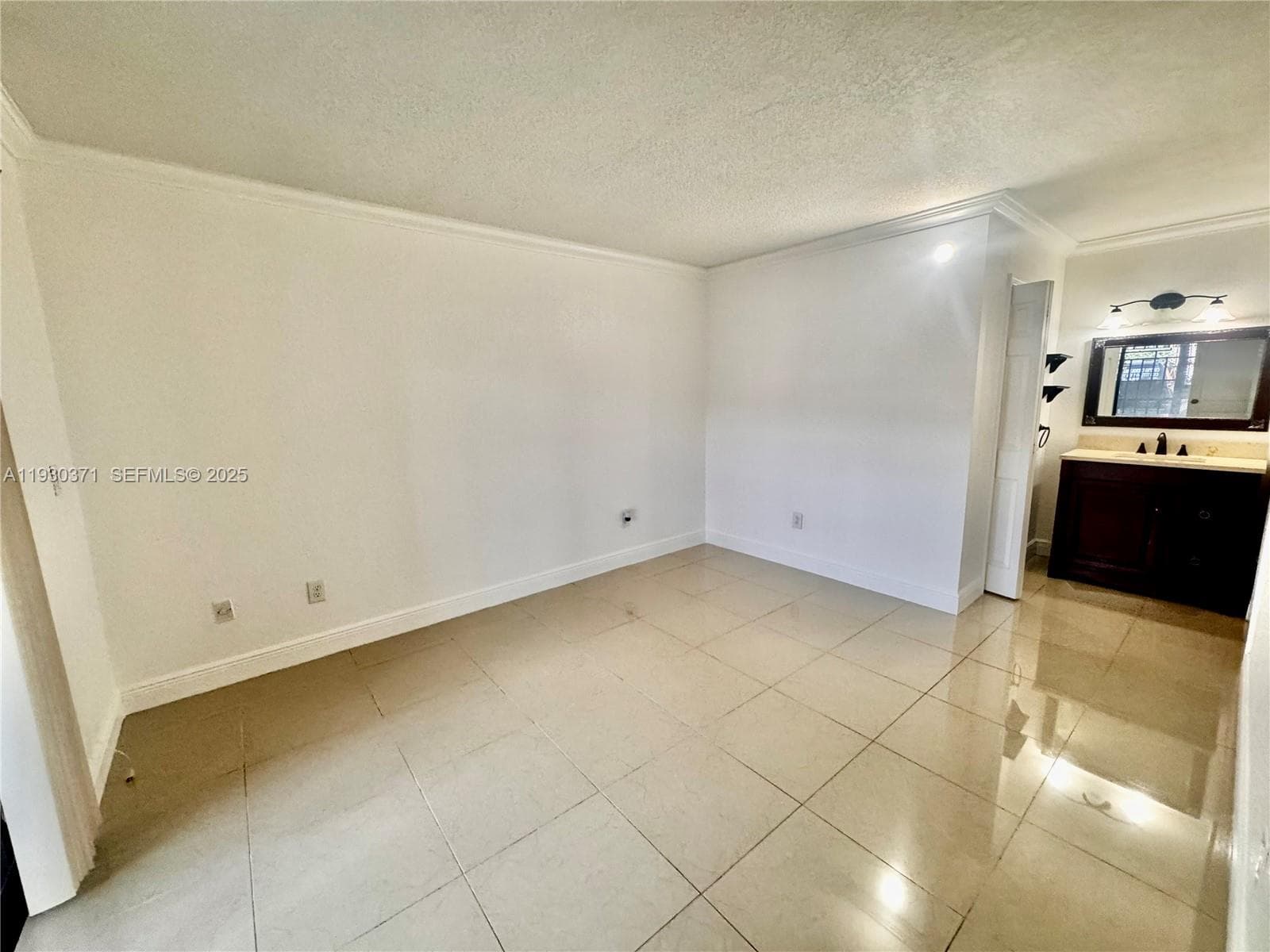 LAGO GRANDE · #44-13 in Hialeah - Photo 19