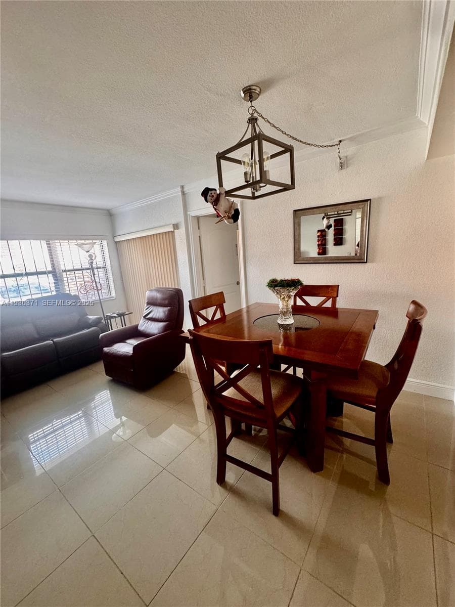 LAGO GRANDE · #44-13 in Hialeah - Photo 8