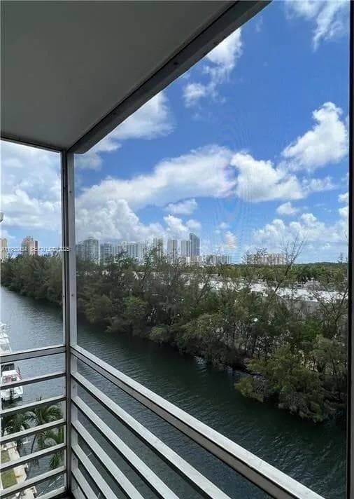 EASTERN SHORES WHITE HOUS · #506 in North Miami Beach - Photo 5