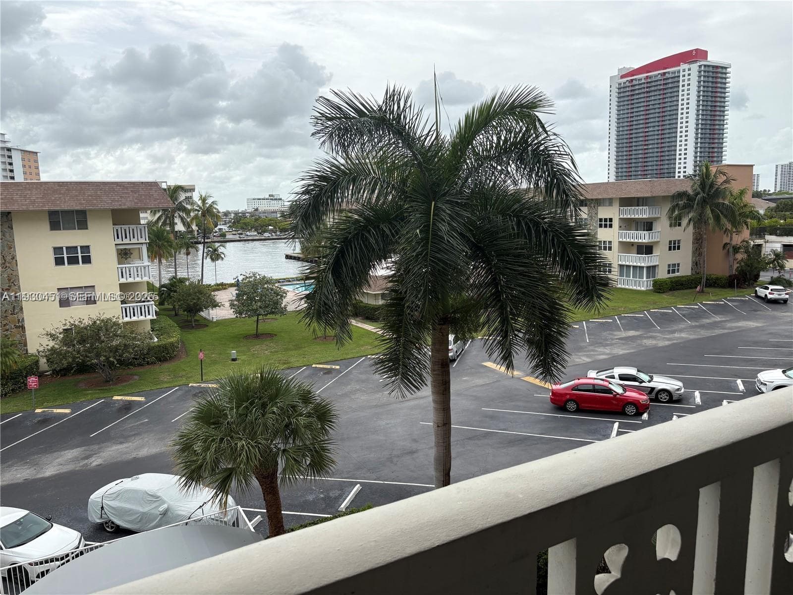 ISLANDS-MARTINIQUE CONDO · #403 in Hallandale Beach - Photo 13