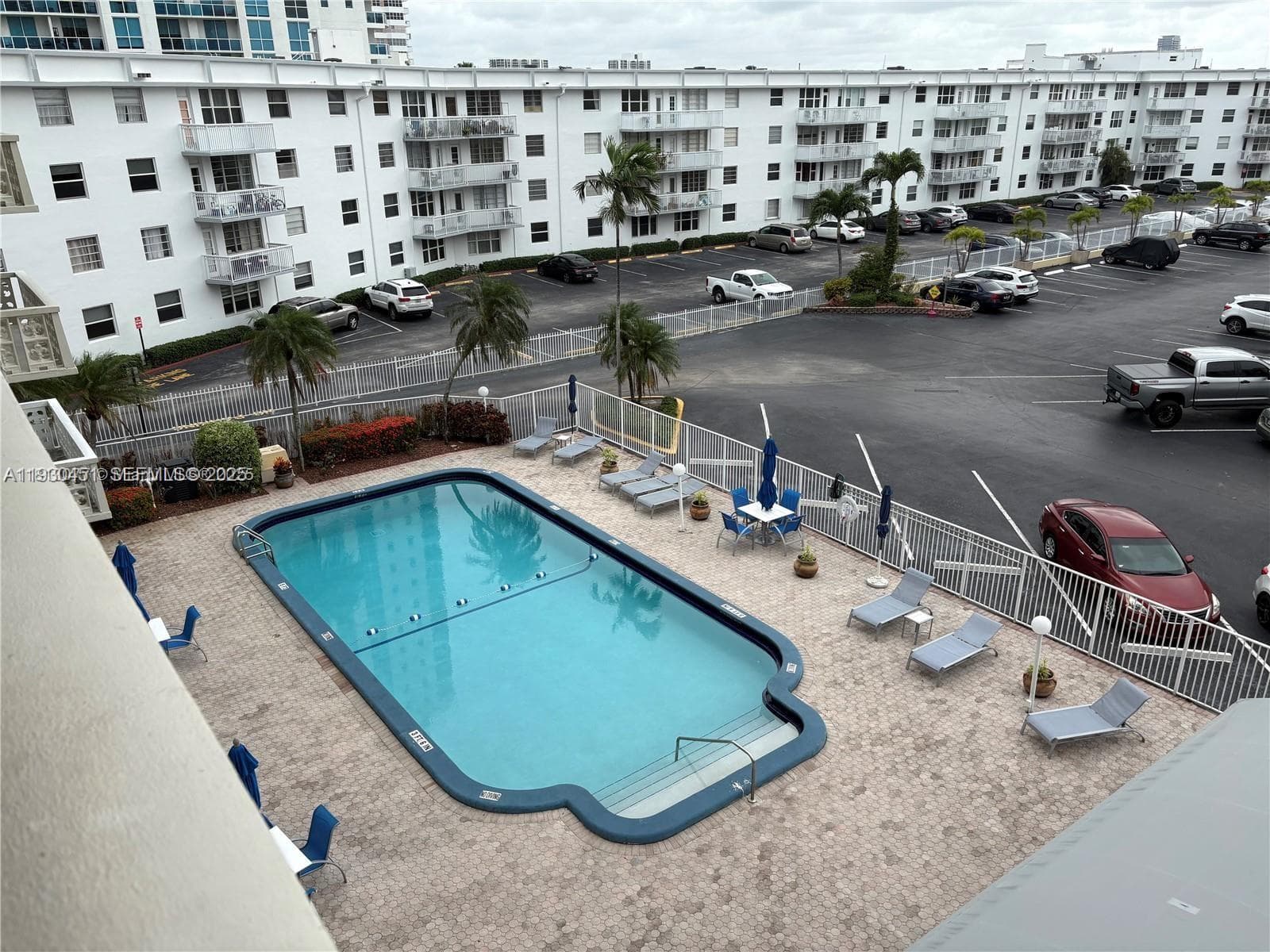 ISLANDS-MARTINIQUE CONDO · #403 in Hallandale Beach - Photo 12