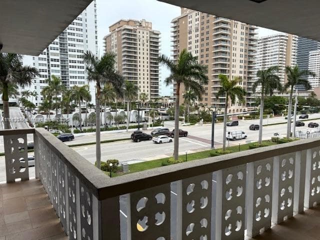 ISLANDS-MARTINIQUE CONDO · #403 in Hallandale Beach - Photo 15
