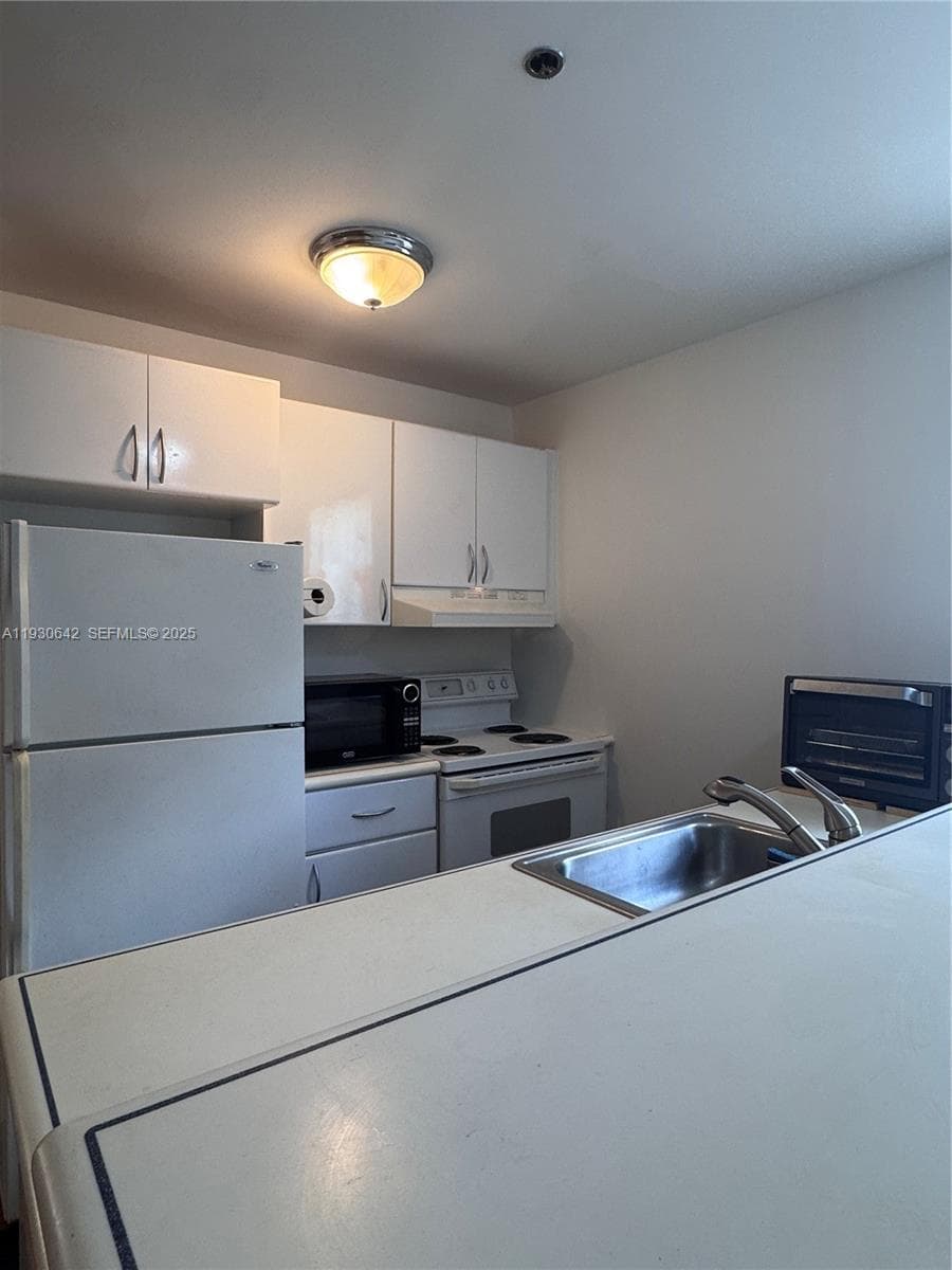 THE PRESIDENT CONDO · #A2 in Miami Beach - Photo 12