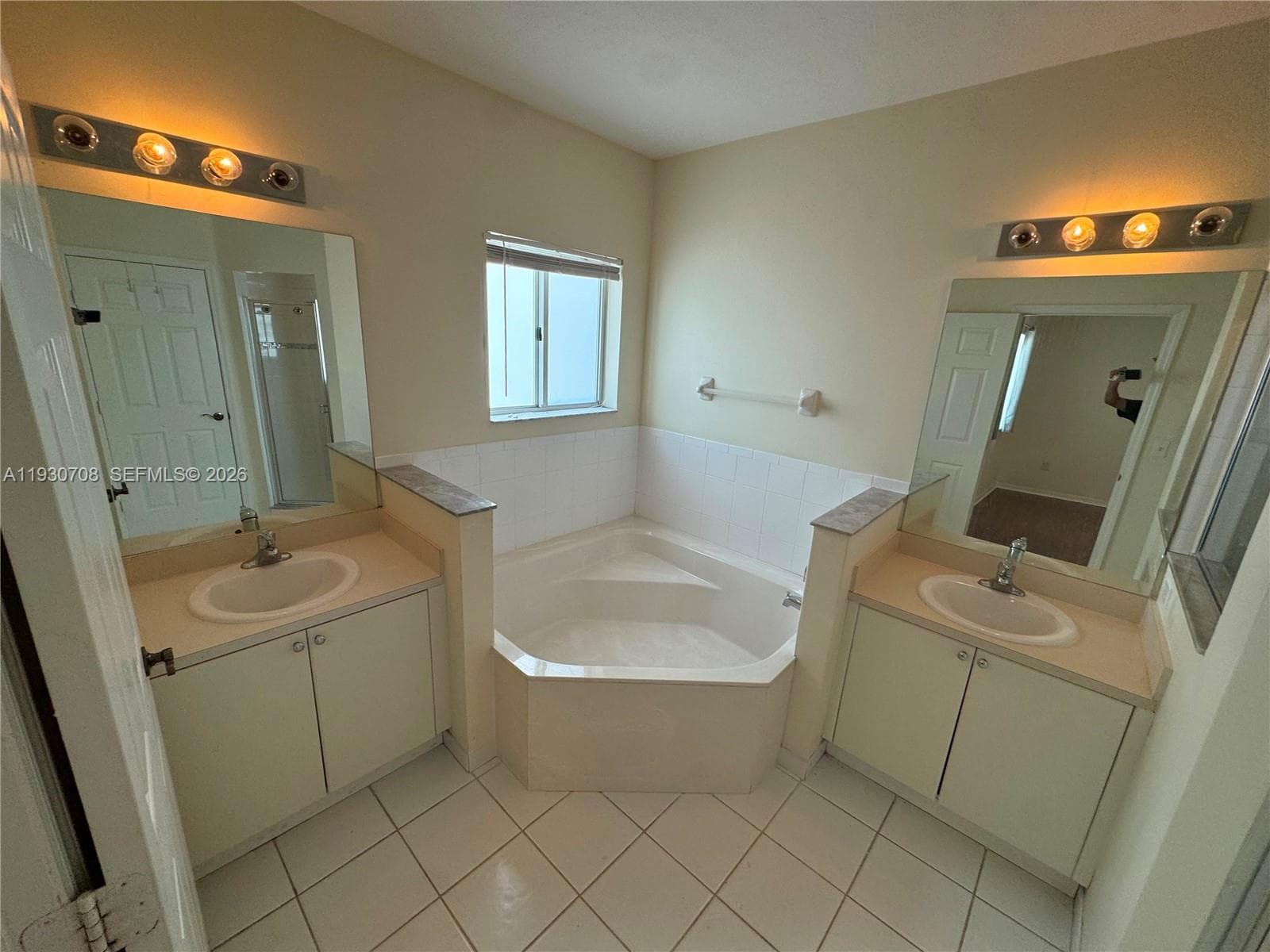 2452 SE 19th Ct photo 6