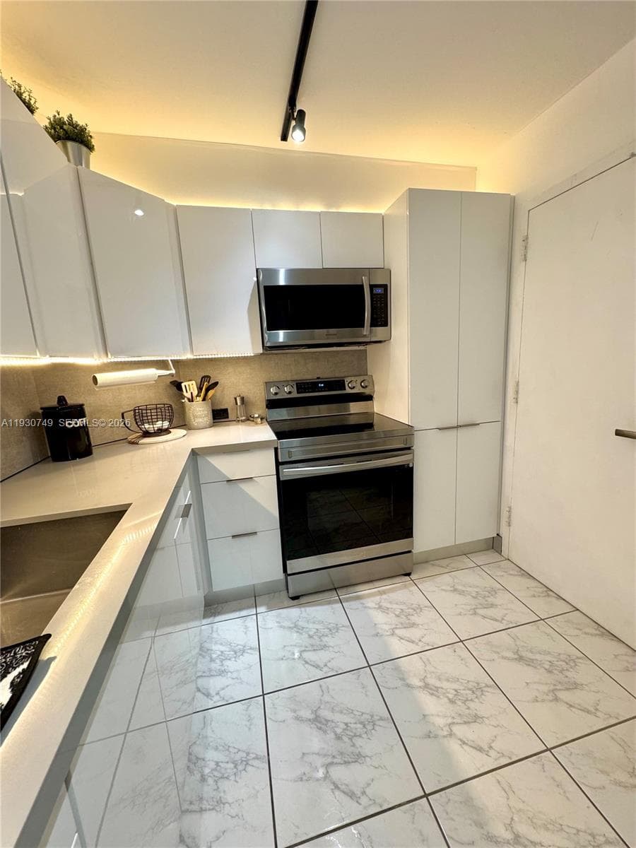ARLEN HOUSE CONDO · #1603 in Sunny Isles Beach - Photo 6