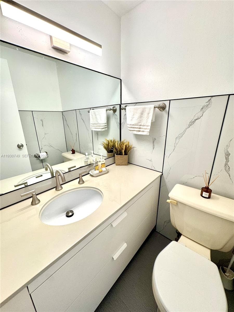 ARLEN HOUSE CONDO · #1603 in Sunny Isles Beach - Photo 12