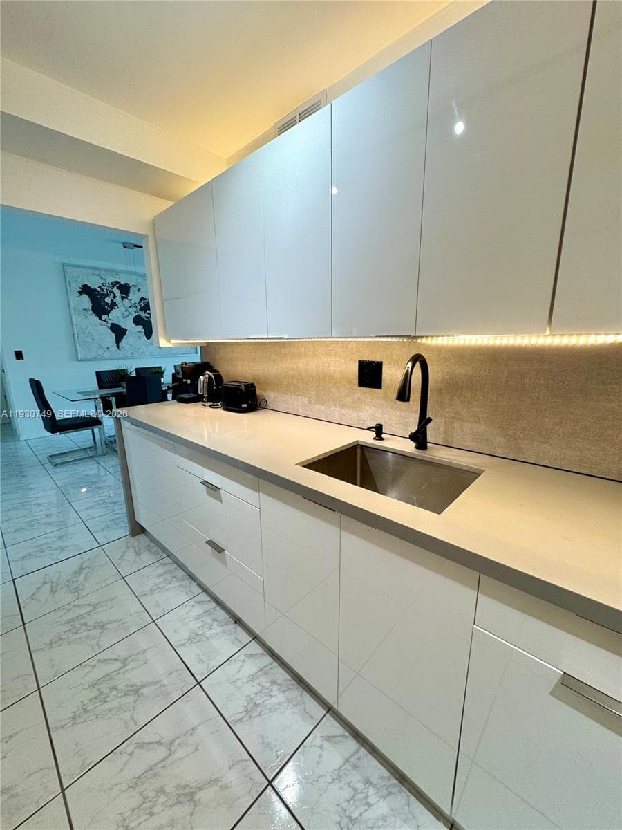 ARLEN HOUSE CONDO · #1603 in Sunny Isles Beach - Photo 9