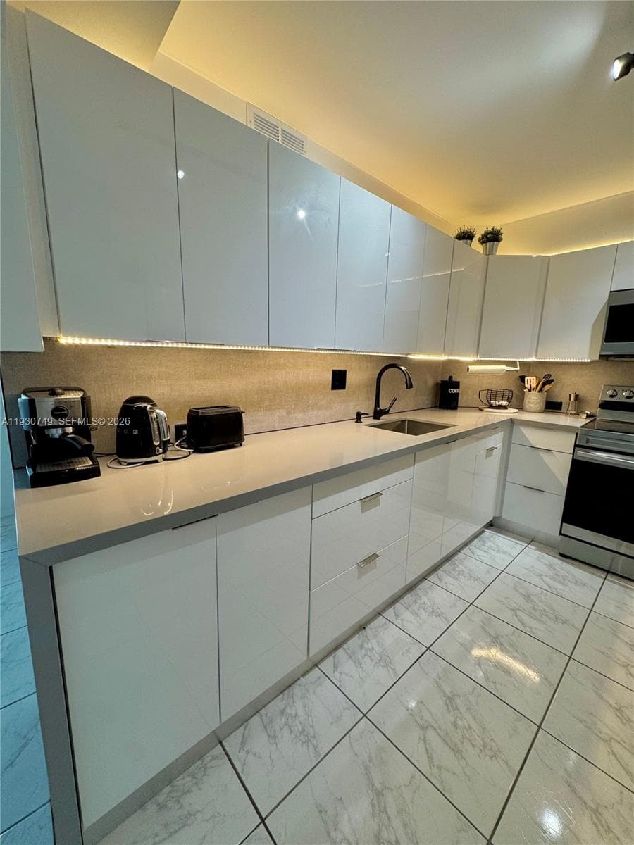 ARLEN HOUSE CONDO · #1603 in Sunny Isles Beach - Photo 8