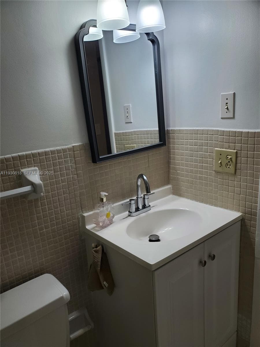 17 GREEN CONDO · #317 in Hallandale Beach - Photo 4