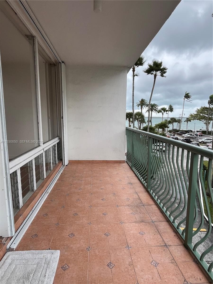 BRICKELL BAY TOWER CONDO · #302 in Miami - Photo 19