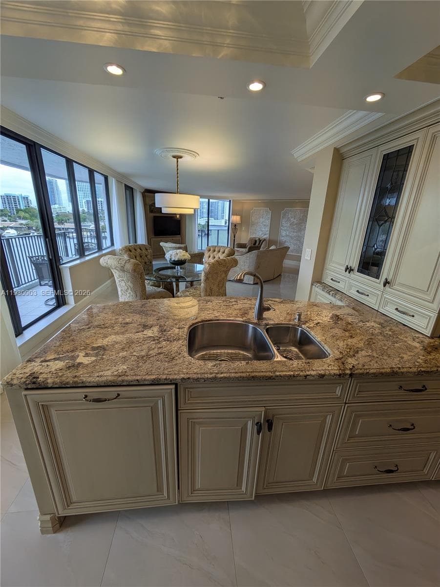 Anchor Bay Club · #204 in Hallandale Beach - Photo 13