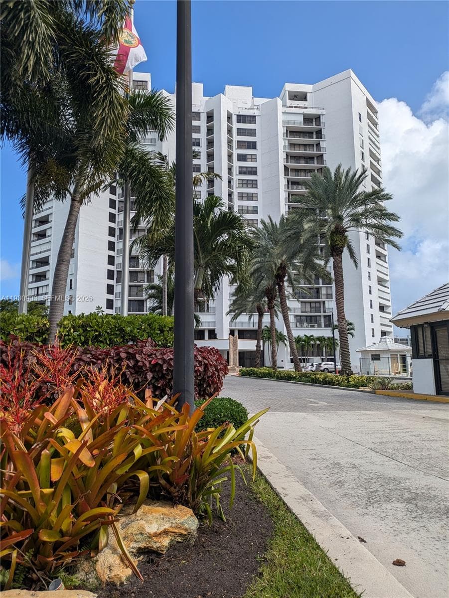 Anchor Bay Club · #204 in Hallandale Beach - Photo 57