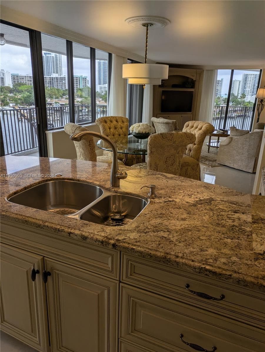 Anchor Bay Club · #204 in Hallandale Beach - Photo 14