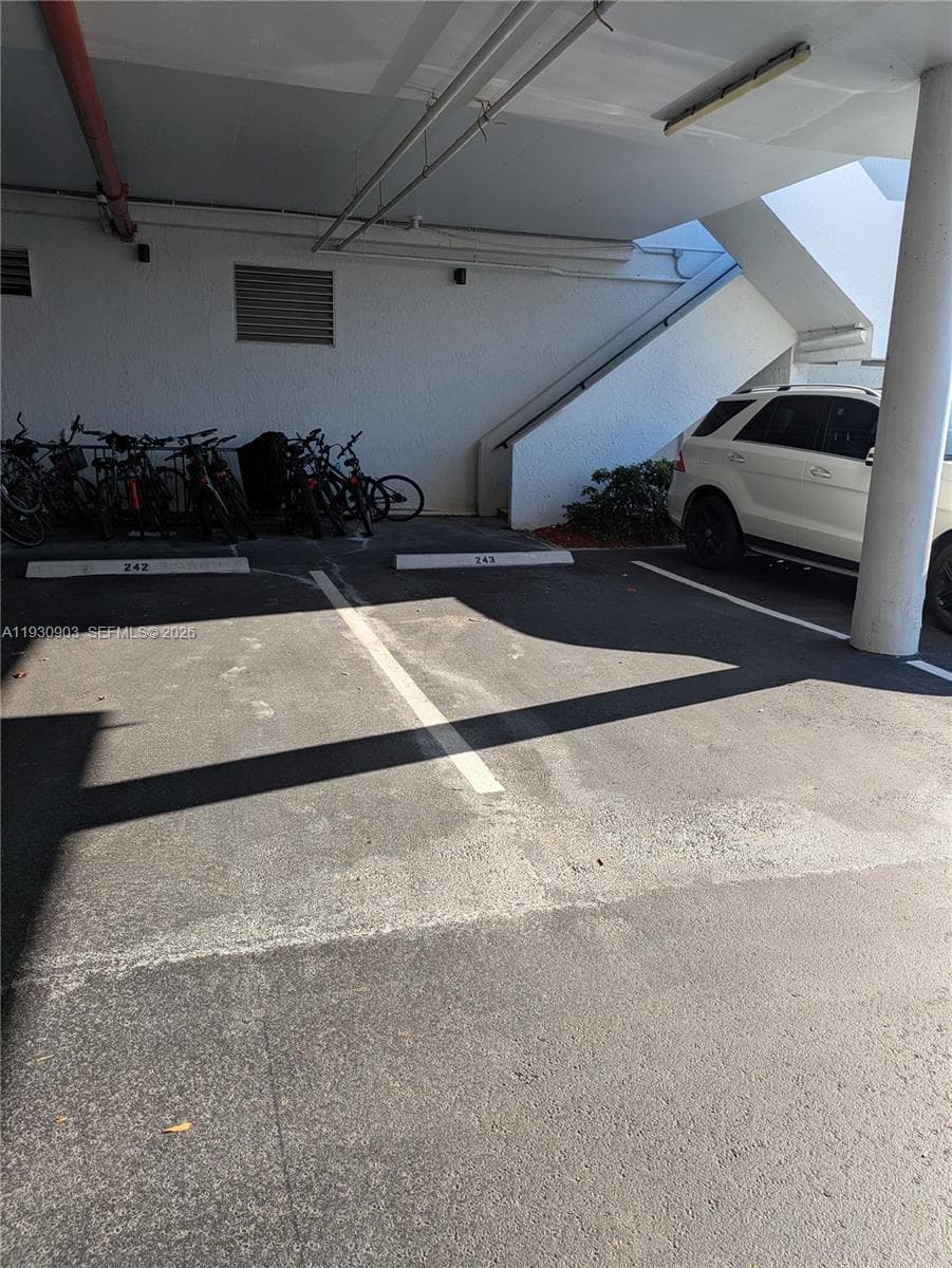 Anchor Bay Club · #204 in Hallandale Beach - Photo 40