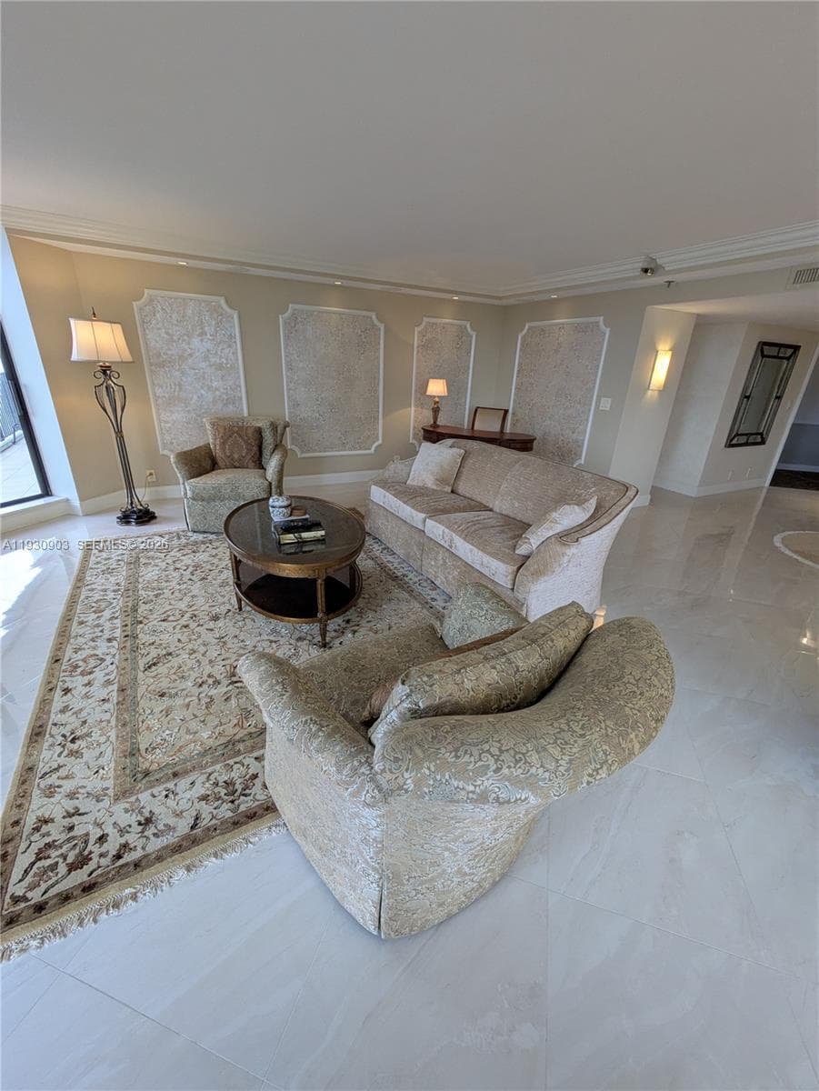 Anchor Bay Club · #204 in Hallandale Beach - Photo 8