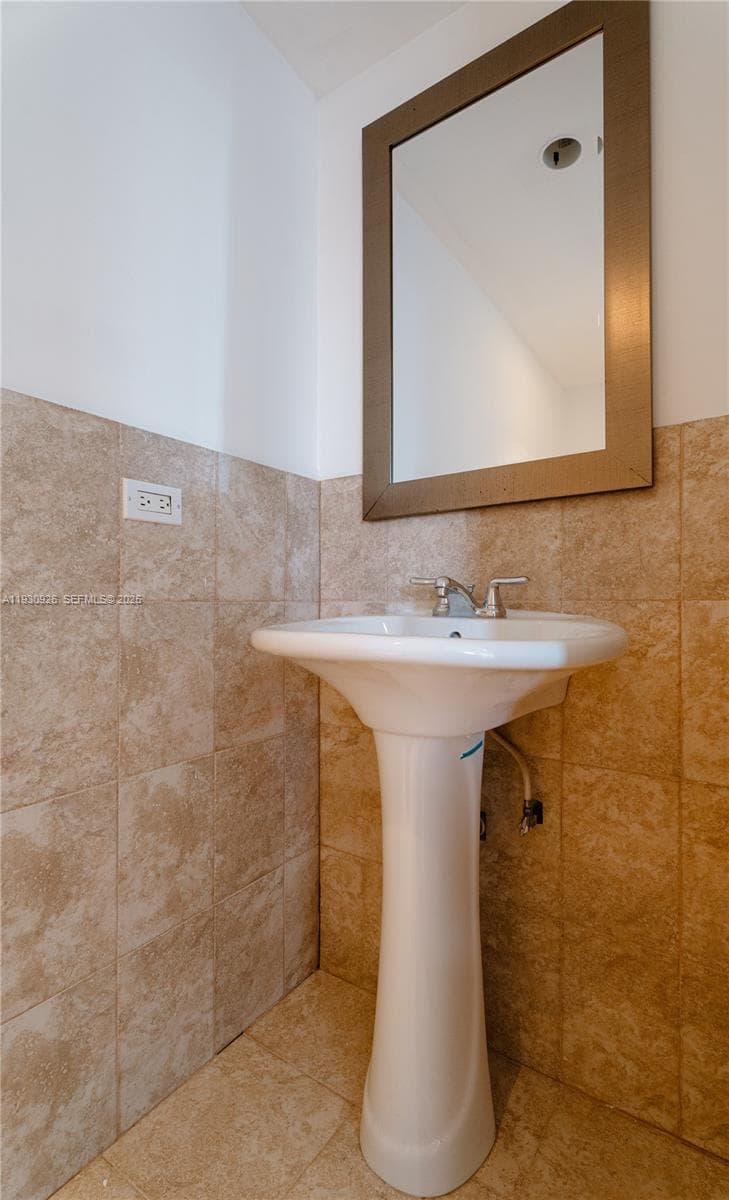 SUNNY SHORES CONDO · #304 in North Miami Beach - Photo 17