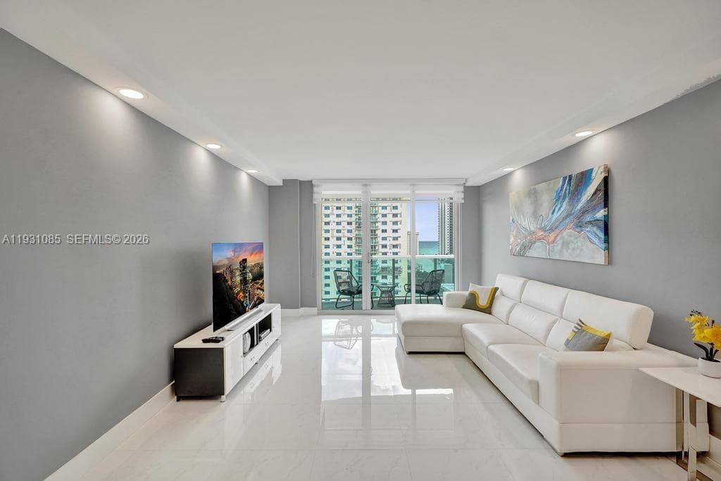 Oceanview Building B · #1104 in Sunny Isles Beach - Photo 2