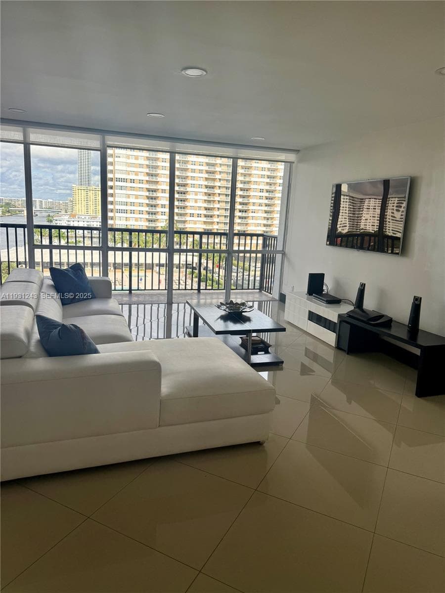 AVANT GARDE CONDO · #807 in Hallandale Beach - Photo 14