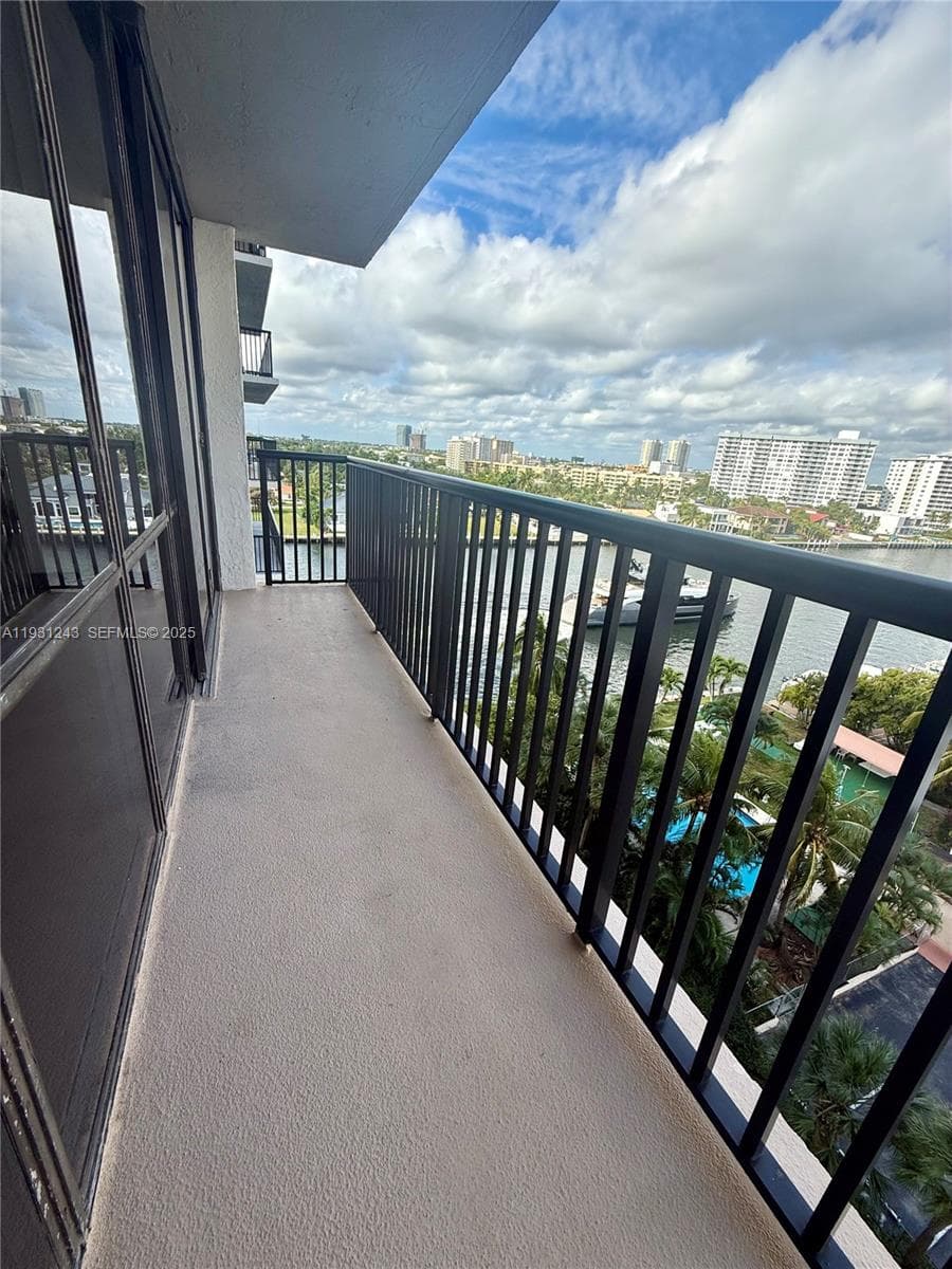 AVANT GARDE CONDO · #807 in Hallandale Beach - Photo 15