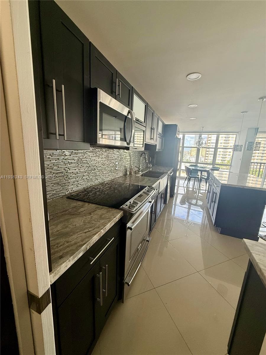 AVANT GARDE CONDO · #807 in Hallandale Beach - Photo 8