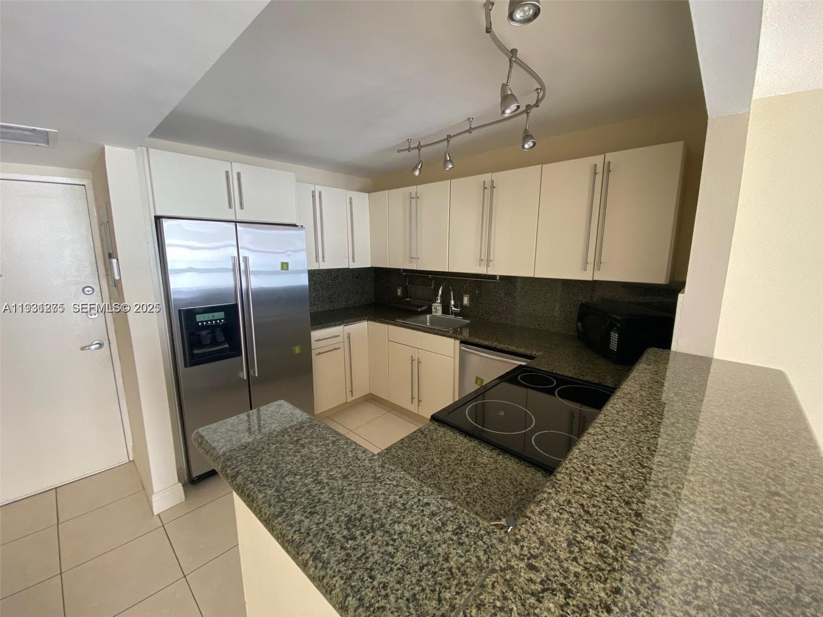 BAYVIEW TERR CONDO · #1505 in Miami Beach - Photo 3