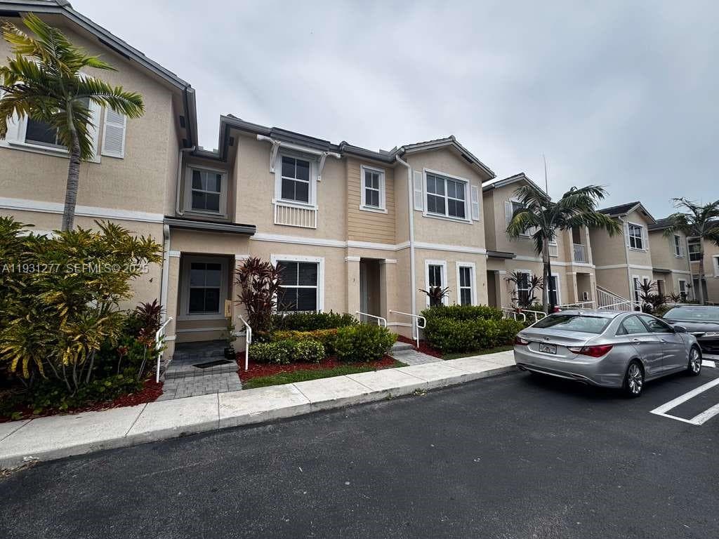 2819 SE 1st Dr #5 photo 1
