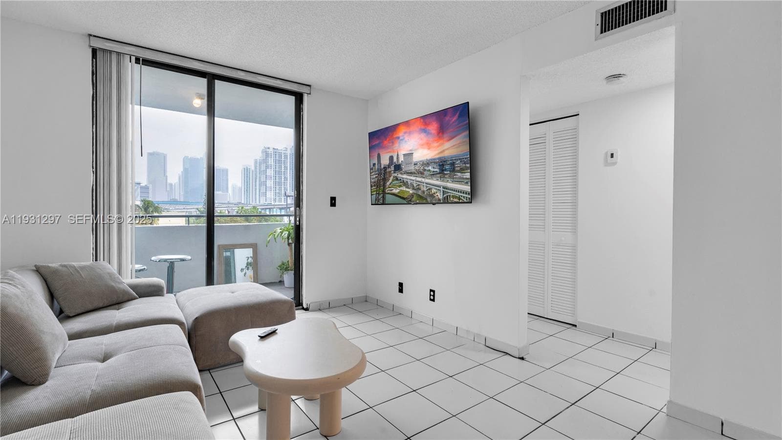RIOPLAZA CONDOMINIUM · #603 in Miami - Photo 2