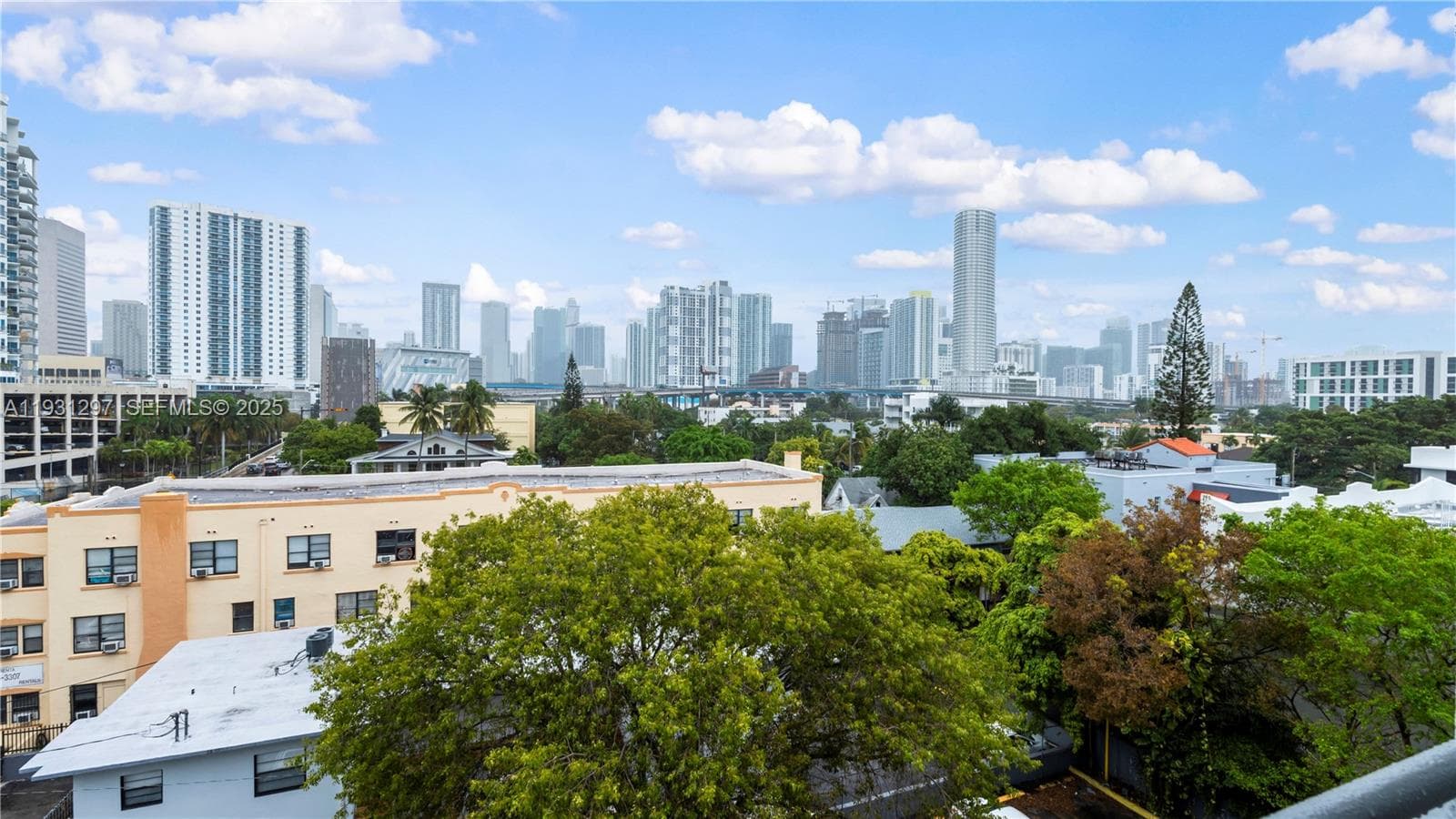 RIOPLAZA CONDOMINIUM · #603 in Miami - Photo 9